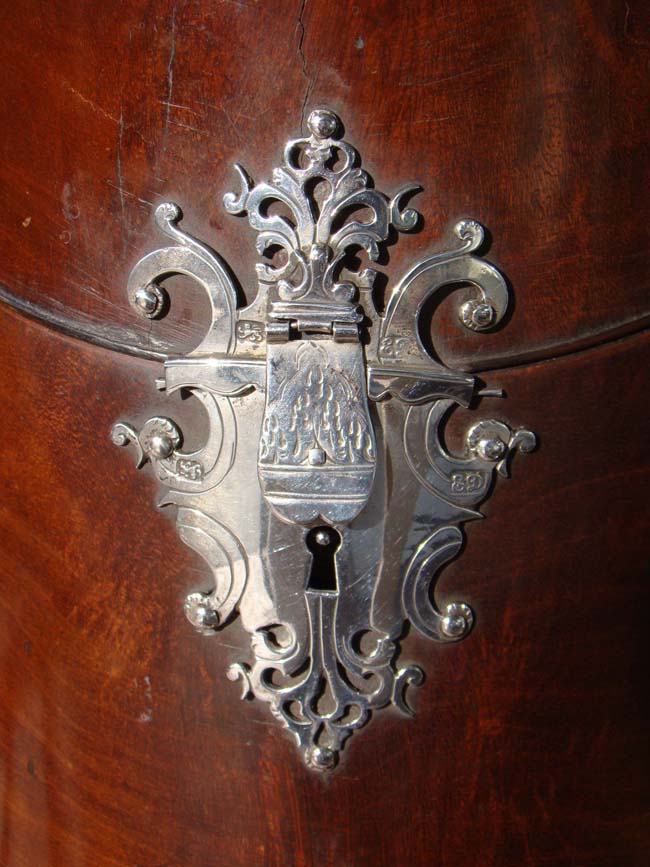 A George III period Silver Mounted Mahogany Cutlery Box by Edward Dobson, London, 1778 — image 4